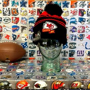 New Era Kansas City Chiefs NFL Football🏈team beanie with removable Pom Pom NWT
